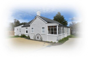 The Baker's Cottage in the Heart of Richmond Sleeps 6